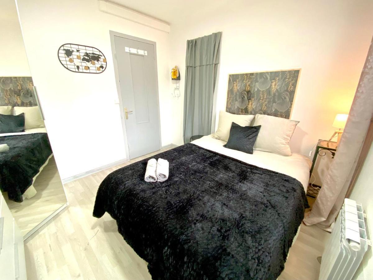 Le Cafe Charmant, Appartement Dans Immeuble Avec Parking Barriere, Balcon L'Arbresle Bagian luar foto