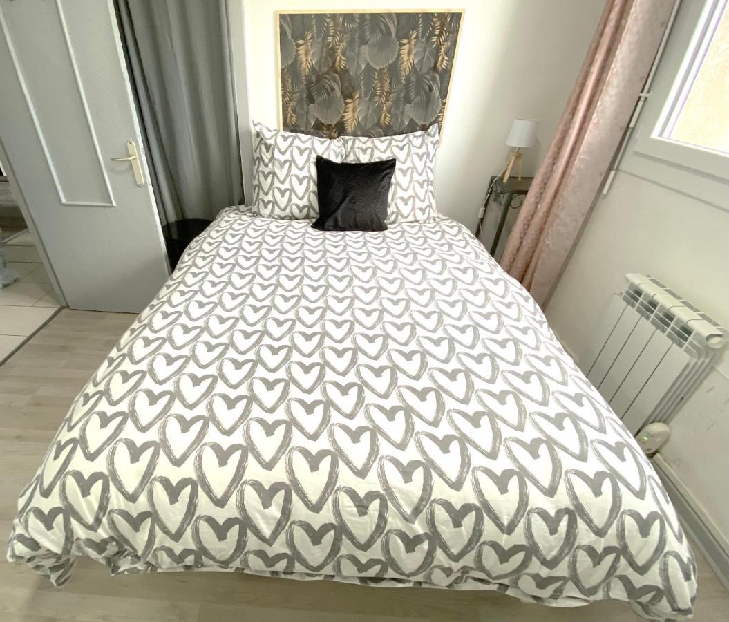 Le Cafe Charmant, Appartement Dans Immeuble Avec Parking Barriere, Balcon L'Arbresle Bagian luar foto
